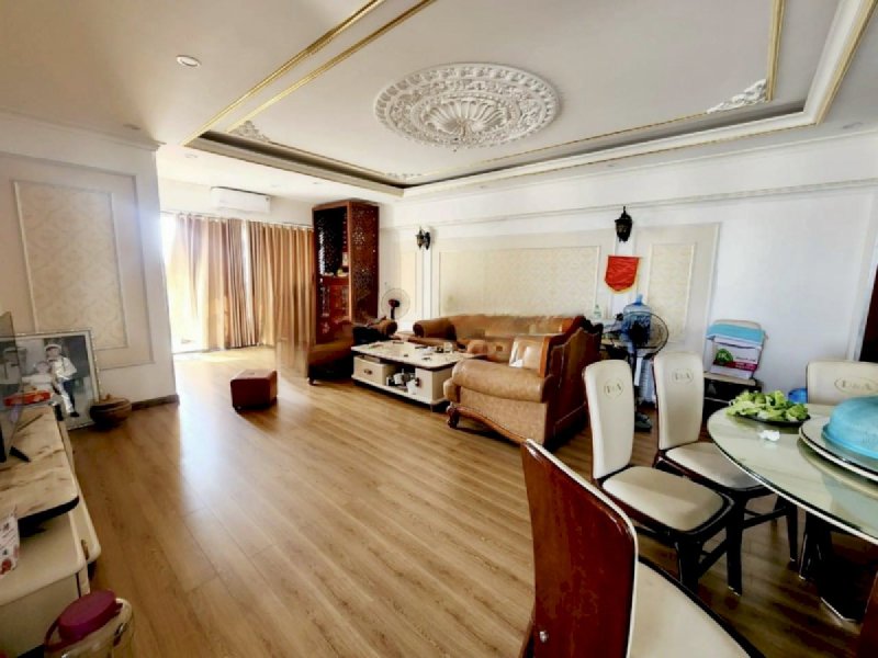 Nhượng căn hộ victoria Văn phú, 120m2, 3 ngủ, tầng trung. Nhà đẹp.