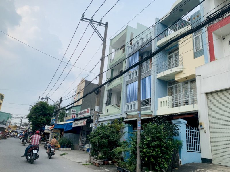 Bán nhà 1 trệt 3 lầu. MT kinh doanh, P. Linh Trung, dt 90m2, giá tốt