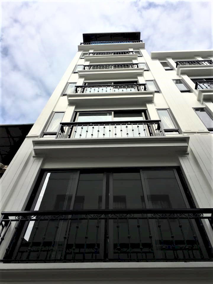 Bán nhà ngõ 102 Ngụy Như Kon Tum - 54m2 - 7 tầng thông sàn thang máy - MT 4.2m.