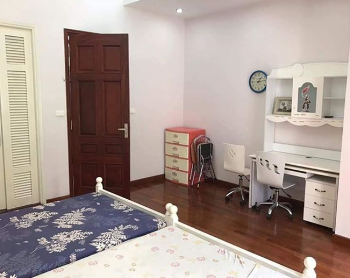 Bán nhà đẹp phố Cát Linh, Đống Đa DT  45m2, 4 phòng ngủ, ngõ rộng 3m