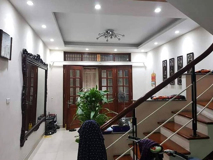 Bán nhà 2 mặt thoáng, ngõ ô tô 39m2 giá 3,55 tỷ phố Phùng Chí Kiên