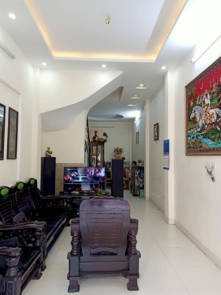 Bán nhà đẹp Đặng Văn Ngữ 5 tầng, ngõ rộng gần bãi ô tô, giá 3 tỷ