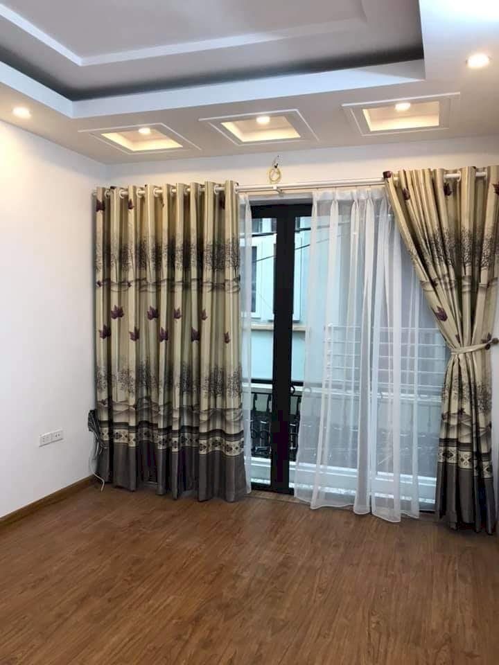 Bán nhà đẹp 40m2*4 tầng ô tô đỗ gần cách mặt hồ Hoàng Cầu 100m giá 3.95 tỷ.