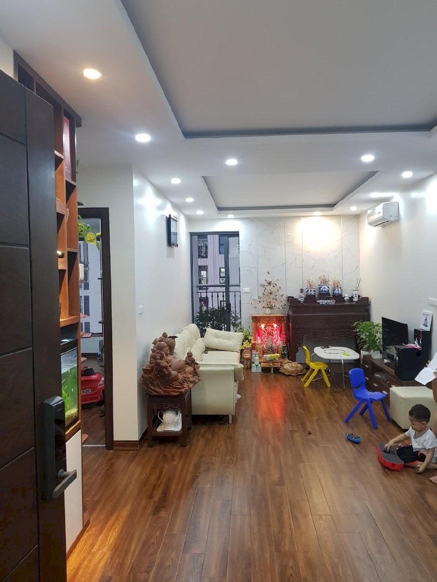 Chuyển công tác nhượng lại căn hộ 83m2 đã làm đầy đủ nội thất view đẹp, giá 2.9 tỷ bao sang tên