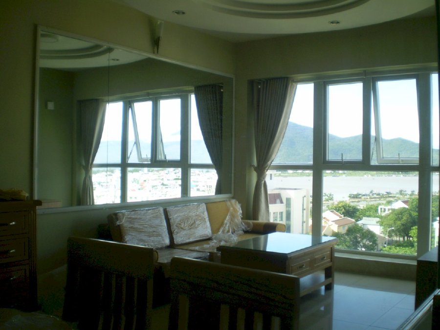 Căn 2 ngủ 80m2 view biển+sông, full đồ, mới, gần Novotel