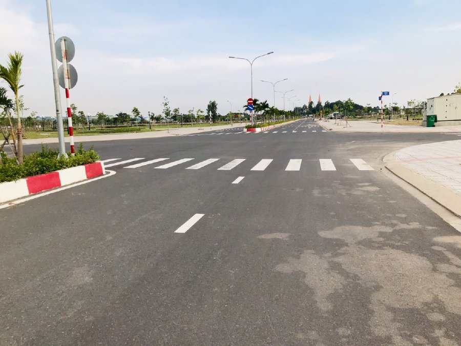 Cần tiền bán gấp lô đất tại khu đô thị Bàu Xéo, giá 950tr/100m2, sổ hồng chính chủ sang tên ngay nằm ngay mặt tiền đường Quốc lộ 1A.