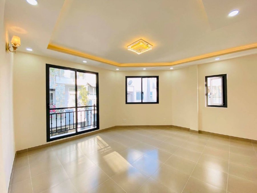 Nhà Hoàng Hoa Thám 5 Tầng, 40m2, Hxh Chỉ Cần 5 Tỷ