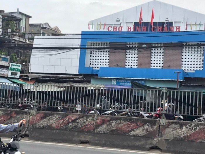 3 lô LK gần Quốc Lộ 1A đối diện chợ Bình Chánh. Giá thương lượng!