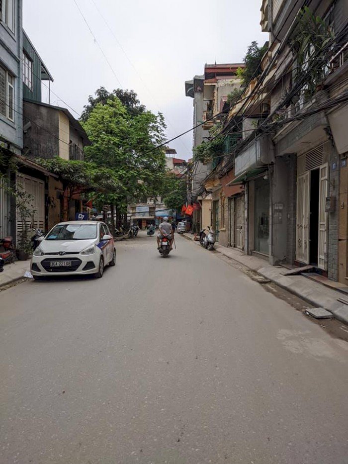 Bán nhà kinh doanh tốt Láng Hạ, ô tô 7 chỗ vào nhà, cách mặt phố 30m.