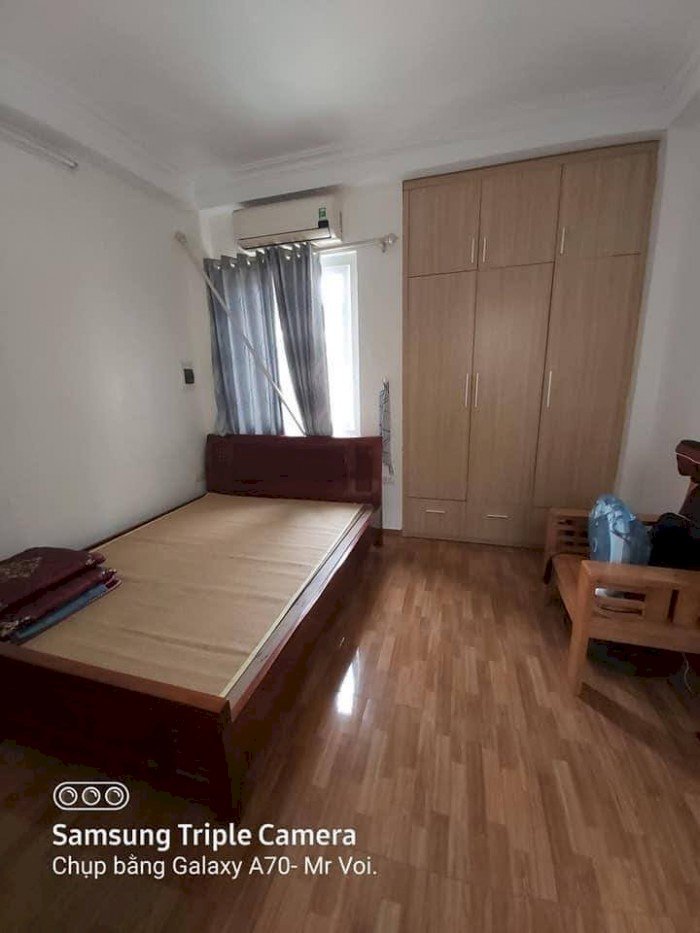 3.5 tỷ nhà Ngã Tư Sở 55m2 5T ở ngay 80m ra phố