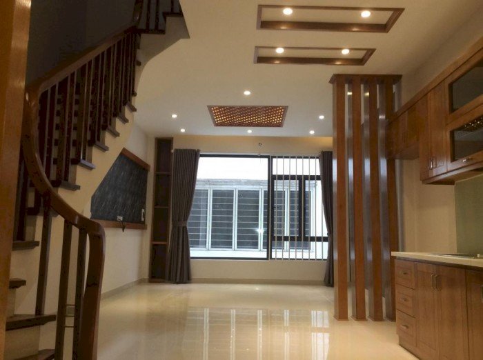 Bán nhà đẳng cấp 42,3m2*5 tầng, ô tô vào nhà, giá 6.7 tỷ.