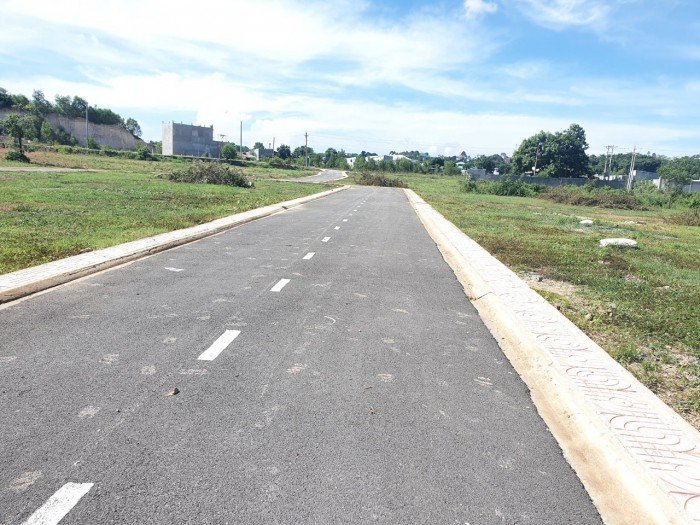 Cần bán gấp lô đất sổ hồng riêng.gần chợ Tân Biên. 480tr/100m2. Sag tên ngay.