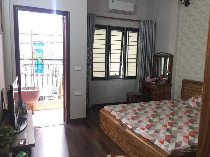 Bán nhà 33m2*5 tầng đường Nguyễn Trãi, 3 phút đến Royal City. Giá