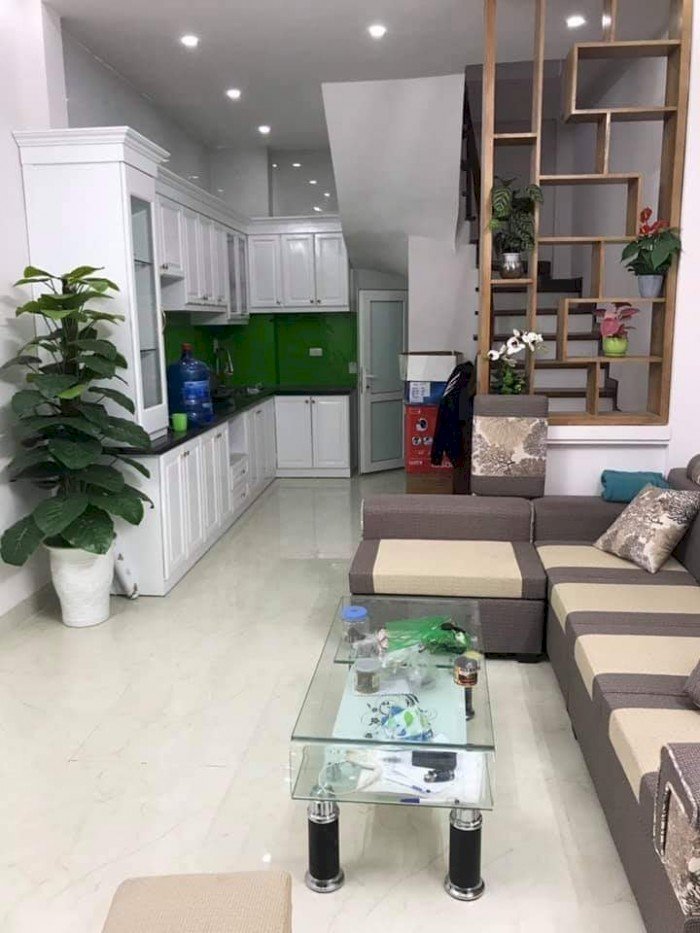 Bán nhà 33m2*5 tầng đường Nguyễn Trãi, 3 phút đến Royal City. Giá