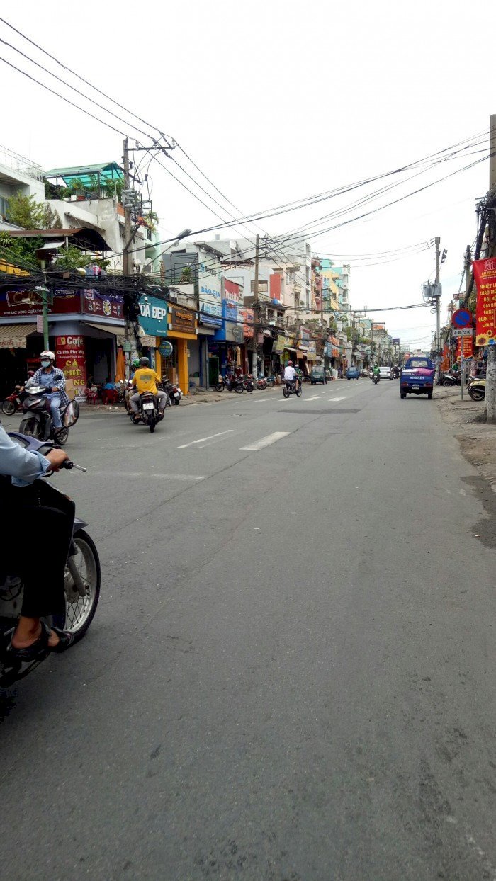 Bán nhà Lạc Long Quân Tân Bình, 5 phòng ngủ. Siêu đẹp, Giá Shock