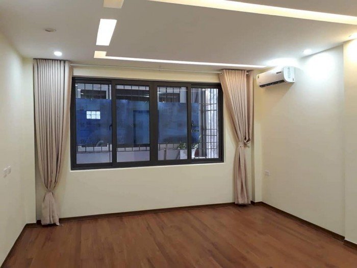 Bán nhà 40m2 MT rộng, phân lô, cạnh bãi đỗ ô tô giá 3.35 tỷ