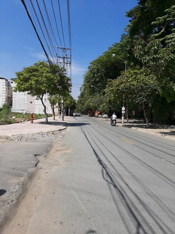 Bán nhanh lô đất MT đường Nguyễn Thị Tồn, giá 2,2 tỷ, bao hết phí, SHR, thổ c