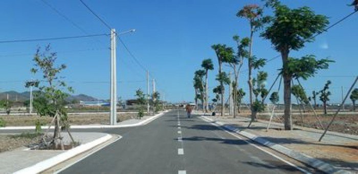 Bán đất trung tâm Phú Mỹ Bà Rịa đối diện Cảng Cái Mép 10*30 vị trí độc tôẹp