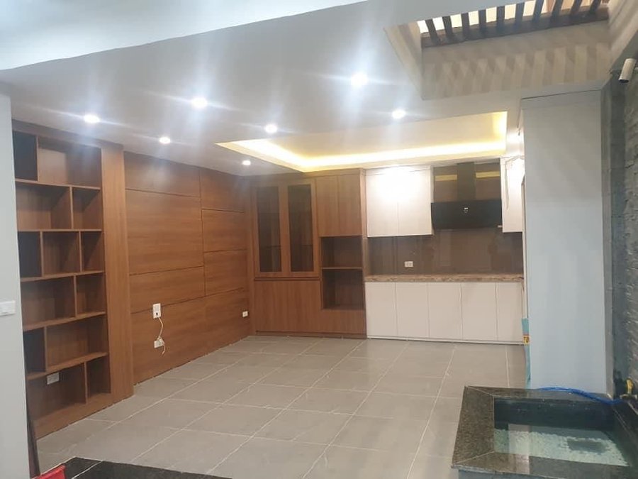 Bán gấp nhà Phân lô Nguyễn Văn Cừ 53m x 5T, giá 6.9 tỷ, có Gara ô tô.