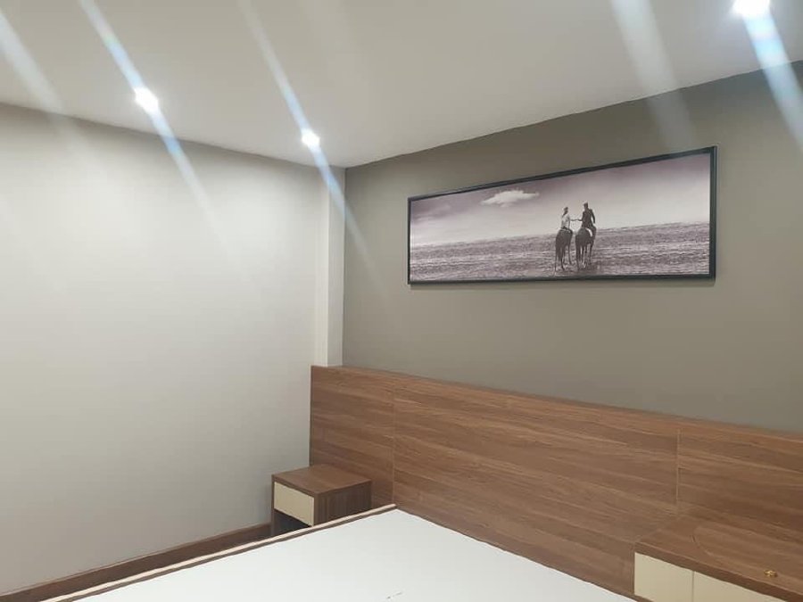 Bán gấp nhà Phân lô Nguyễn Văn Cừ 53m x 5T, giá 6.9 tỷ, có Gara ô tô.