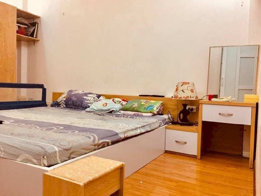 Hơn 3.3 tỷ có nhà 5T 43m2 cực đẹp, 41m ra ô tô tránh phố Khương Đình.