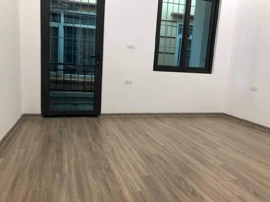 Ngã Tư Sở - Royal City - 40m2 x 5 tầng - MT 4m