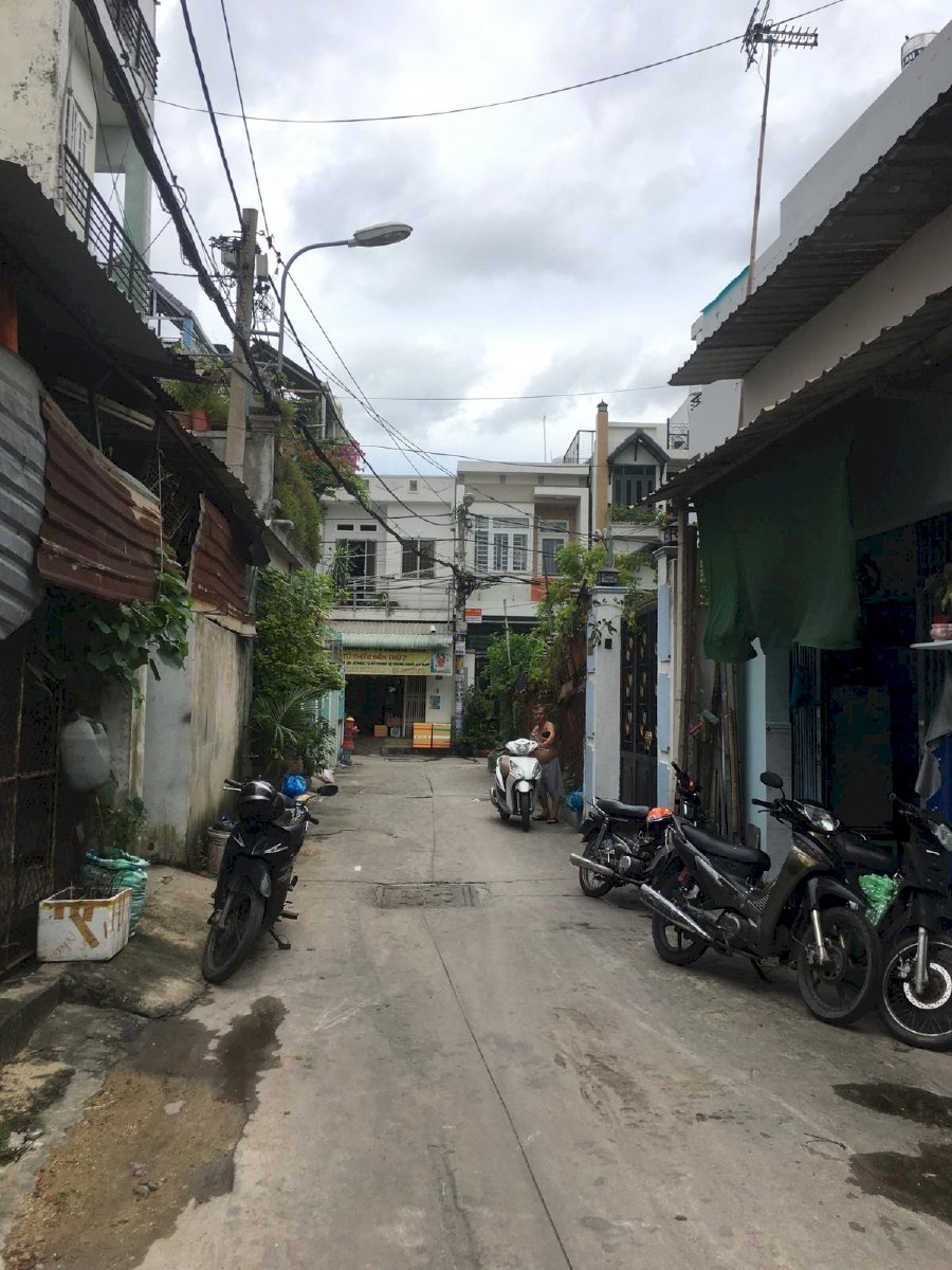 Cho thuê nhà 4x20m 2 phòng ngủ, giá 6 triệu hẻm xe hơi Nguyễn Văn Quá( gần Chợ Cầu)