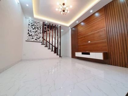 Bán nhà đẹp 30m2-5 tầng ngõ phố Hoàng Quốc Việt, ô tô tránh giá 3,2 tỷ.