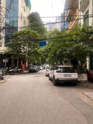 Bán nhà đẹp 30m2-5 tầng ngõ phố Hoàng Quốc Việt, ô tô tránh giá 3,2 tỷ.