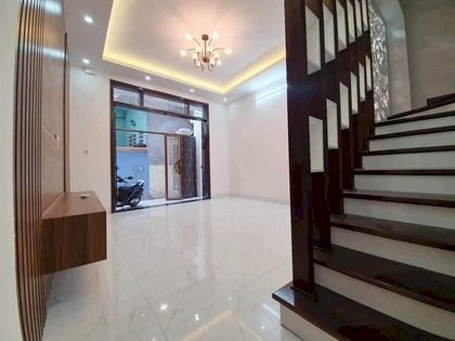 Bán nhà đẹp 30m2-5 tầng ngõ phố Hoàng Quốc Việt, ô tô tránh giá 3,2 tỷ.