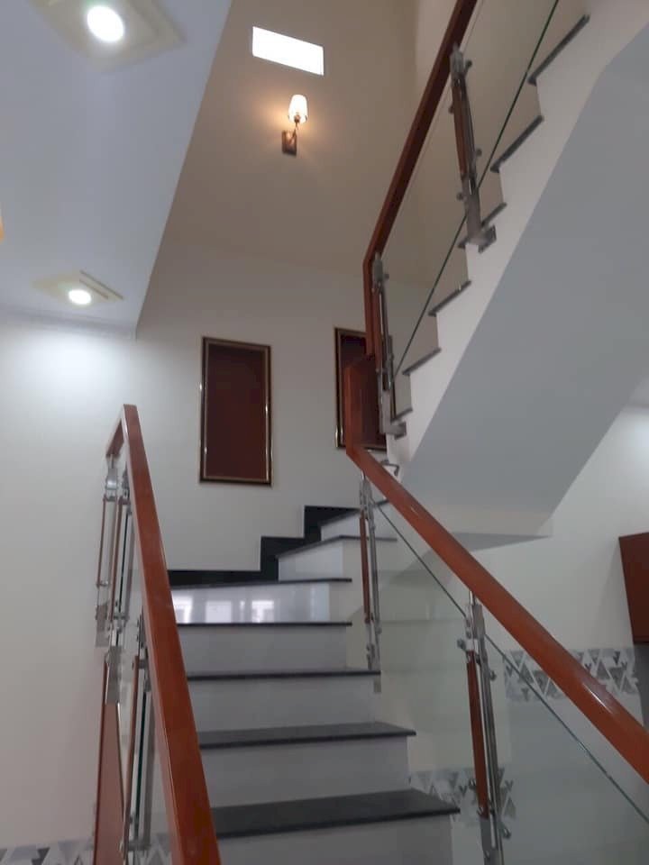 Bán nhà 2 lầu 150m2 ở phường bửu hòa Thành phố biên hòa. sổ hồng riêng. Thanh toán trước 800triệu nhận nhà ngay.