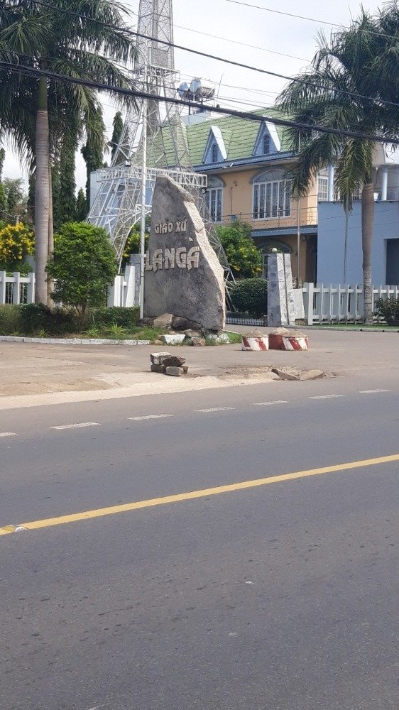 Bán vườn xoài 1 sào 3 đang trổ bông - ngay cầu la ngà - cách ql20 1km.