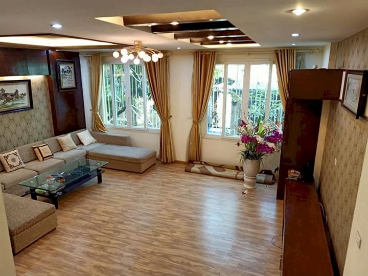 Bán nhà Trần Quốc Hoàn, kinh doanh, văn phòng, ô tô, DT 40m2, 6.9 tỷ