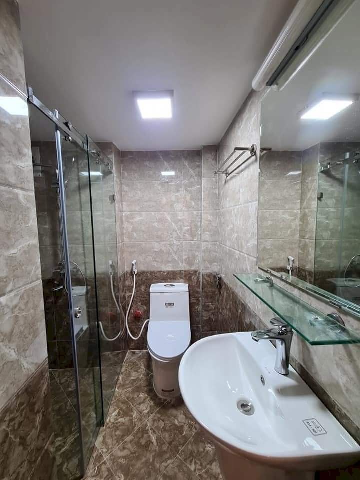 Bán nhà Thanh Am 5 tầng, mặt tiền 4.4m2, giá 4 tỷ