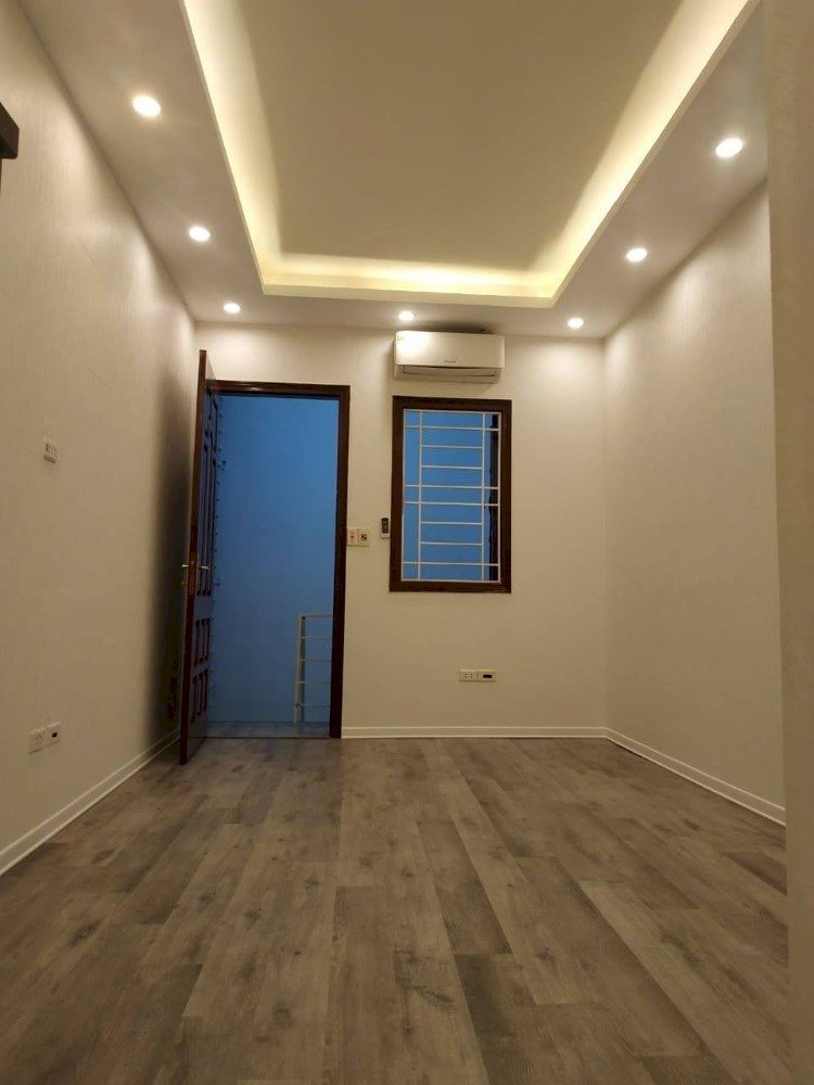 Bán nhà Ngõ Hòa Bình, 30m2, 2 tầng, giá nhỉnh hơn 2 tỷ