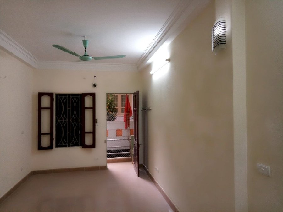 Chính chủ cho thuê nhà trọ dạng CCMN tại ngõ 376 Khương Đình, 40m2, khép kín, ban công thoáng mát