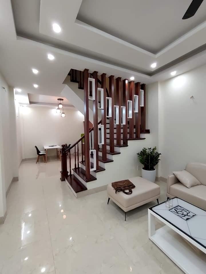 Phố Chùa Láng, Kd Cho Thuê, Mới Ở Ngay, 40m2 5t 6pn, 3.8 Tỷ