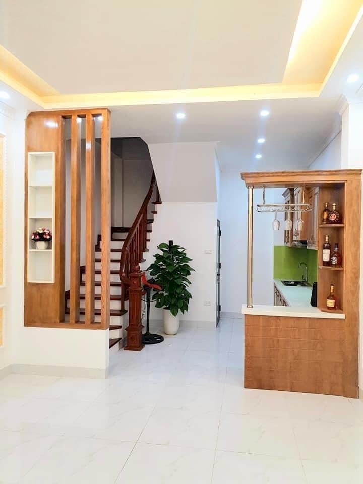 Phố Chùa Láng, Kd Cho Thuê, Mới Ở Ngay, 40m2 5t 6pn, 3.8 Tỷ