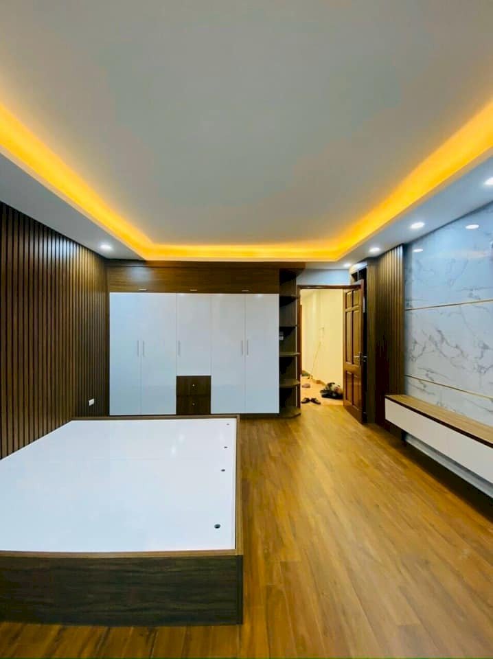 Phố Chùa Láng, Kd Cho Thuê, Mới Ở Ngay, 40m2 5t 6pn, 3.8 Tỷ