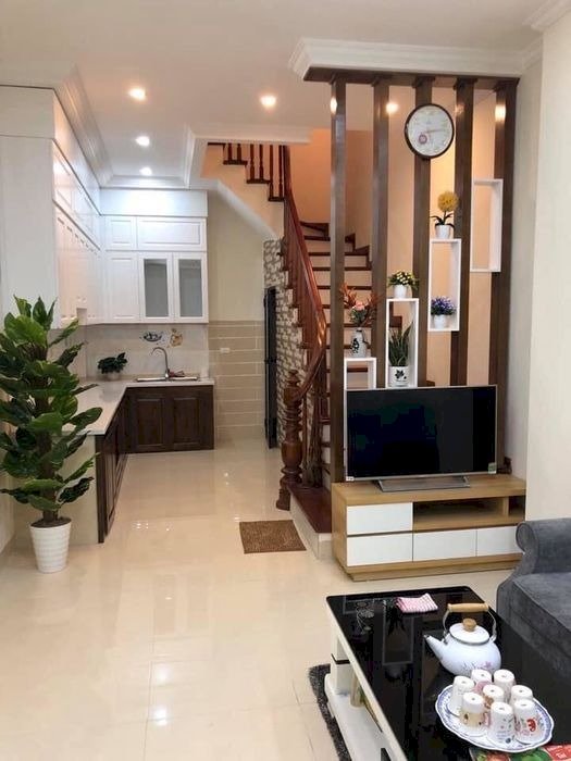 Nhà 30m2 Chỉ 2 Tỷ Tại Cầu Giấy - Oto Cách Nhà 30m - Lô Góc Nở Hậu -