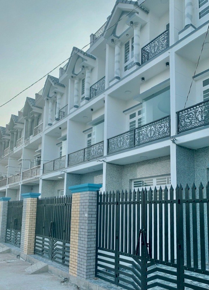 Sở Hữu Ngay Nhà Phố Hai Tấm Cách Chợ Bình Chánh 500m