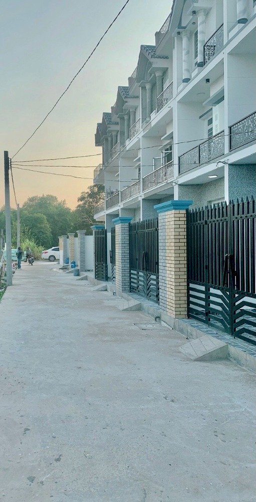 Sở Hữu Ngay Nhà Phố Hai Tấm Cách Chợ Bình Chánh 500m