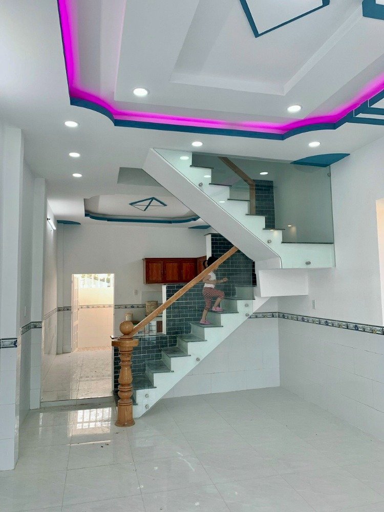 Sở Hữu Ngay Nhà Phố Hai Tấm Cách Chợ Bình Chánh 500m