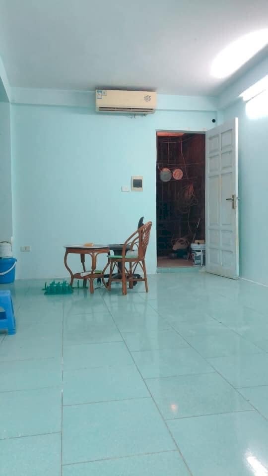 Bán căn hộ chung cư phố Tôn Thất Tùng DT 38m, giá 690 triệu