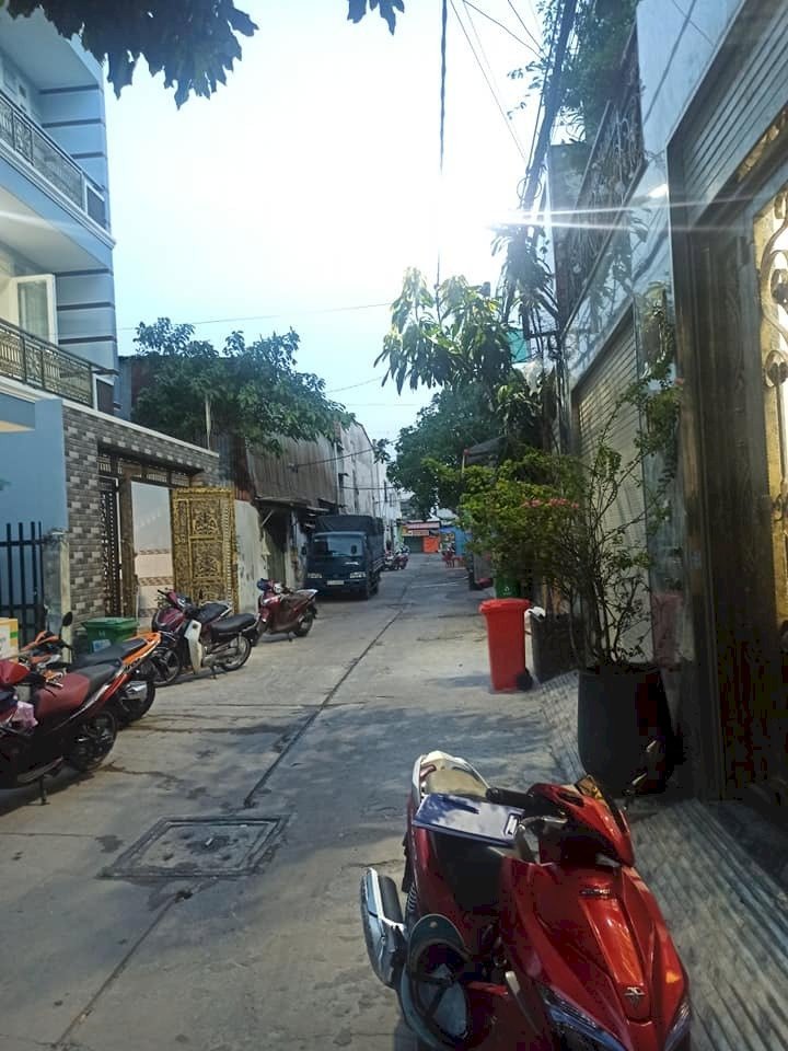 Bán Nhà Đường Lê Trọng Tấn, Tân Phú, Hẻm Xe Hơi, 70m2, 5 Lầu, Gần Rẻ.