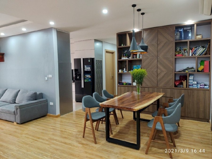 Chính chủ cần bán căn hộ 122m2 tại chung cư Thống Nhất Complex 82 Nguyễn Tuân. 3 phòng ngủ