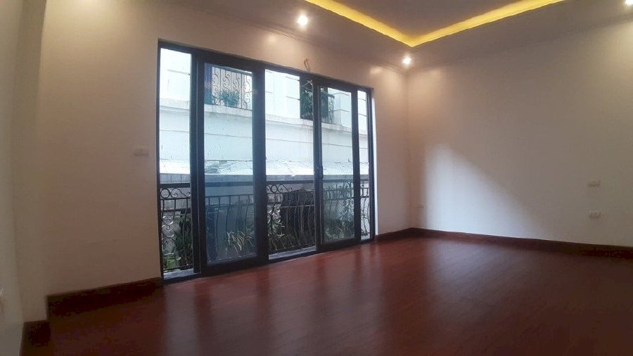 Bán nhà siêu rẻ Cự Khối, Long Biên, 30m2, 4 tầng, MT 3,5m, 1.9 tỷ