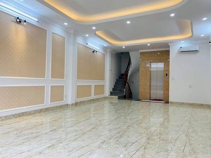 Bán tòa nhà văn phòngngõ phố Trần Quốc Hoàn 40m2-9T gara ô tô, xe máy giá 8,45 tỷ.