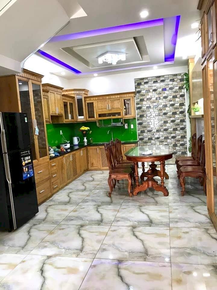 Bán nhà gần Nguyễn Oanh, 4.6 x13m, 3 lầu, 4 phòng chỉ 5 tỷ